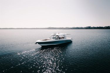 36' Boston Whaler 2018 Yacht For Sale